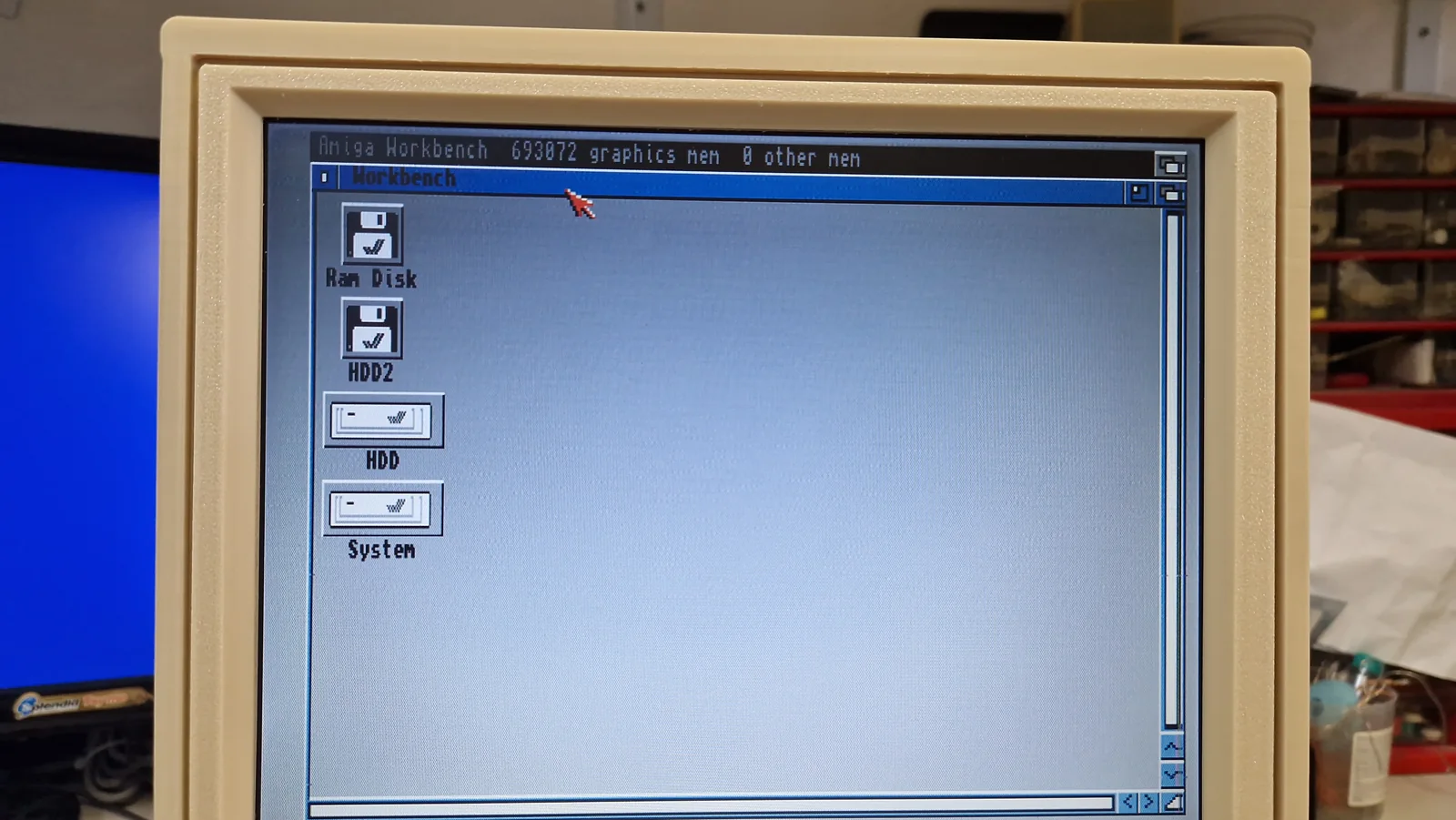 Lo schermo del 1081SS con il Workbench di Amiga